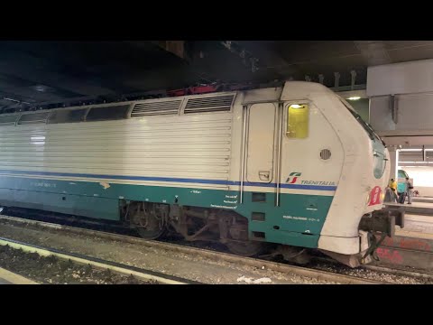 Treni Trenord e Trenitalia a Milano Porta Garibaldi e Greco Pirelli. #4k .