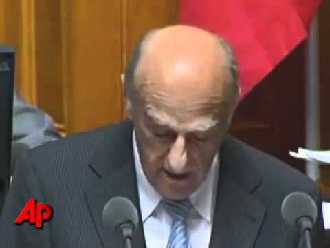 Ráðharri í kíki!   /  Giggling Swiss finance minister, Hans-Rudolf Merz