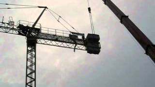 preview picture of video 'smontaggio di una gru edile city crane 1/11'