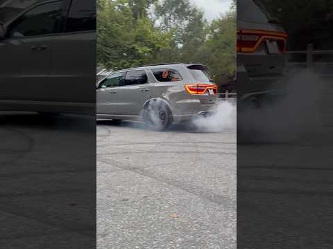 Doing a BURNOUT in a AWD Durango😅 MUST WATCH‼️🔥 #mopar #durango #rt #hemi #345 #burnout #awd