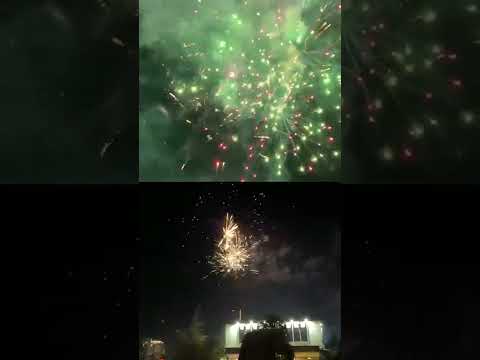 Qytetarët në Lezhë sfidojnë temperaturat e ulëta, festë e magji fishekzjarrësh për ardhjen e 2026-ës