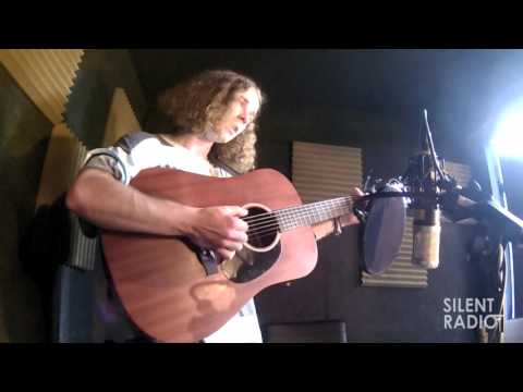 Silent Sessions #9 - The Bear Around Your Neck "Night Glimmers"