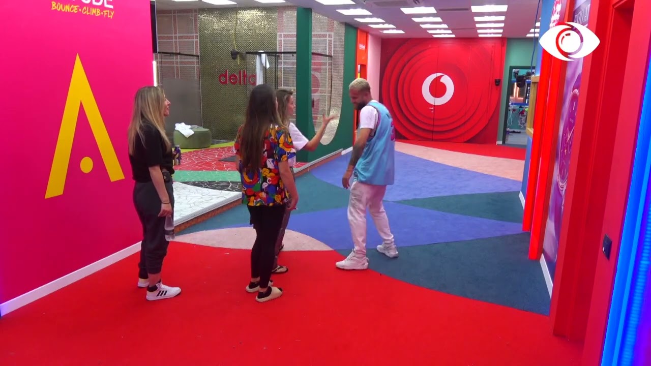 Luizi bën humor me banorët: Si kush zgjodhi Antoneta të bënte make-up