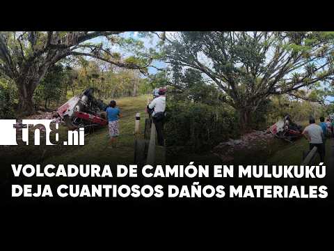 Volcadura de camión cabezal en Wilikón, Mulukukú deja daños materiales