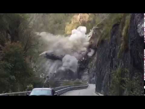 Val Taleggio, esplosione controllata frana
