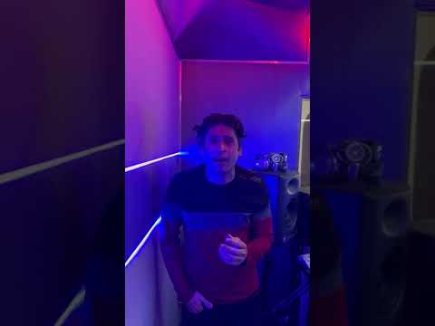 RONIEL EL SENTIMIENTO TIPICO APOYENLO EN LAS REDES SOCIALES MUCHO TALENTO.