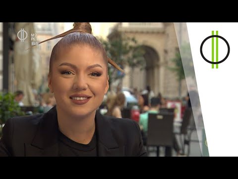 Máshol jársz – Merész klipet forgatott új dalához Tolvai Reni