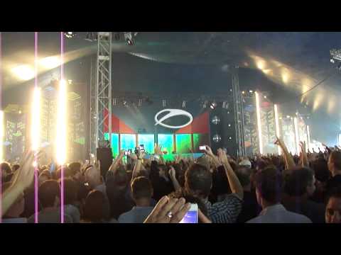 Armin van Buuren B2B Markus Schultz @ Electronic Family 30 07 11 playing Armin van Buuren   Full Focus