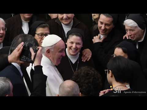 «Fanno rumore queste suorine, eh!». Francesco incontra le francescane alcantarine