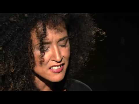 Yzalú canta É o Rap Tio no Estúdio Móvel