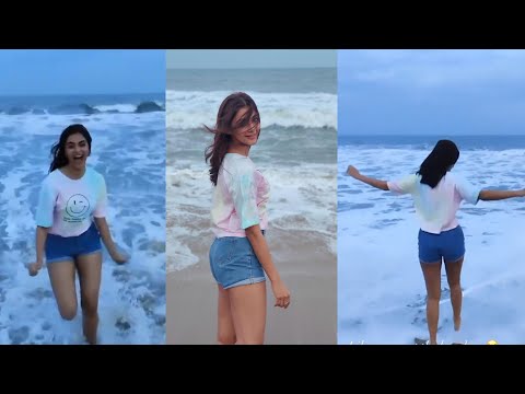Cute Video: Pooja Hegde Enjoying Her Day in Beach | #PoojaHegde | #RadheShyam | Celebrities Diary