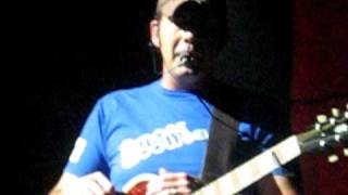 Rodney Atkins - Cleaning This Gun (Come On In Boy) [LIVE]