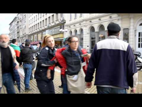 Вече не обичам полицията, тя ме бие!