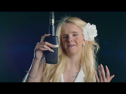 Ruth la peke - ME SENT&Iacute; EMPODERADA (Official Video)