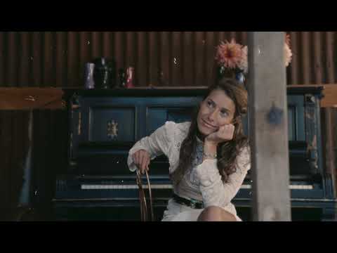 Caroline Jones - No Daylight ( Lyric Video )