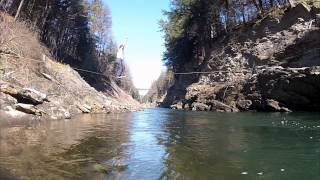 preview picture of video 'Quechee gorge VT - grapnel line / highline'