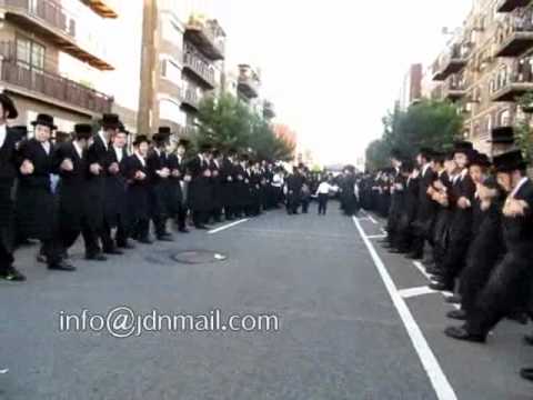 Hachnosas Sefer Torah In Pupa - Elul 5772
