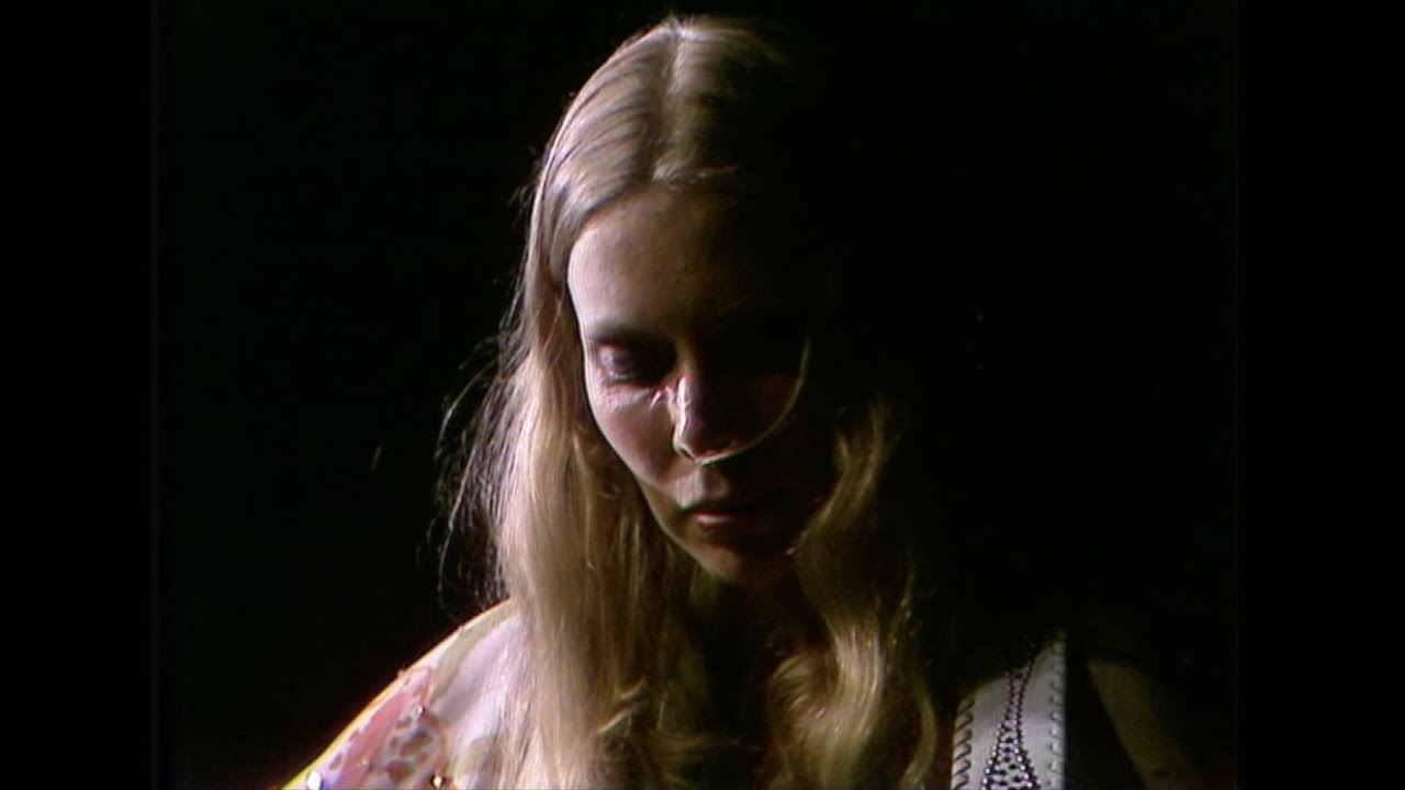 Joni Mitchell - New Victoria Theatre, London 1974 - YouTube