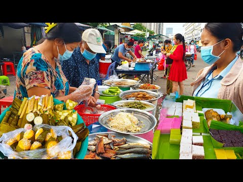 Everyday Food Lifestyles And People Activities - Breakfast For Sales In Front Garment Factory