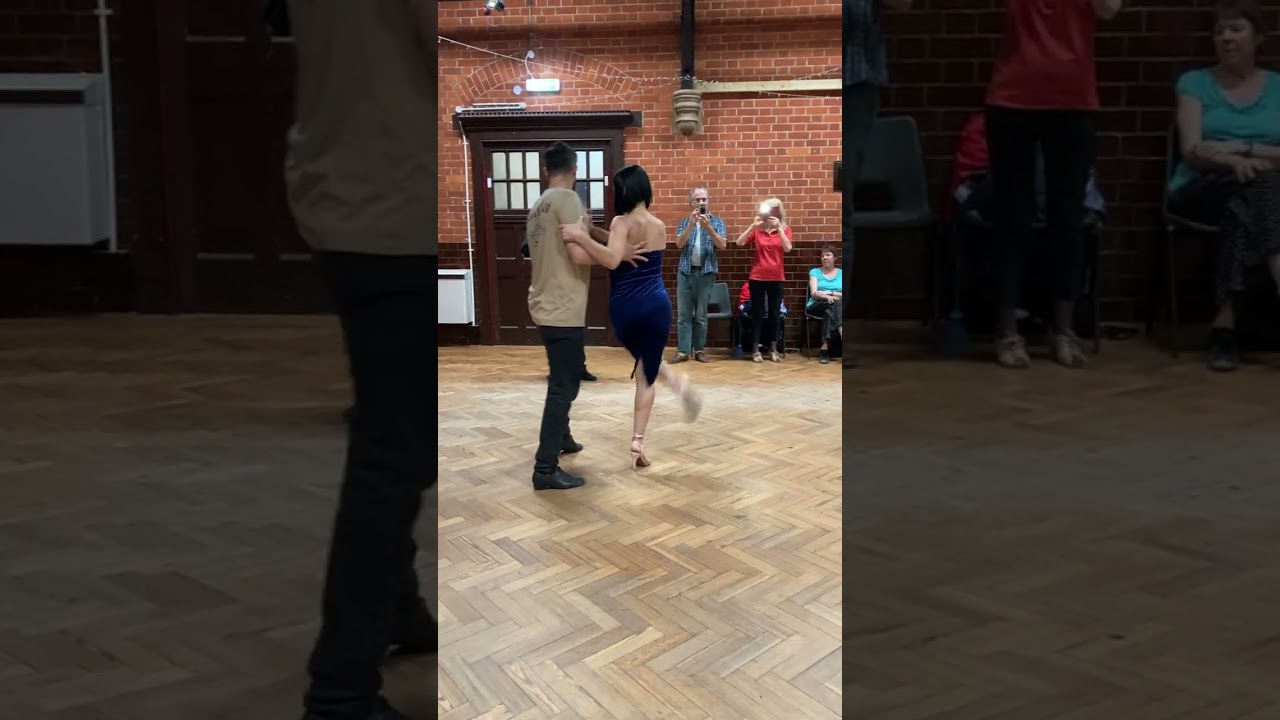 Video thumbnail for Roxane Camargo & Giuliano Calvimonte - Vals Class at Reading Tango Club