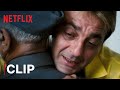 Munna Gives Jaadu Ki Jhappi To Maqsood Bhai Sanjay Dutt Munna Bhai M B B S Netflix India