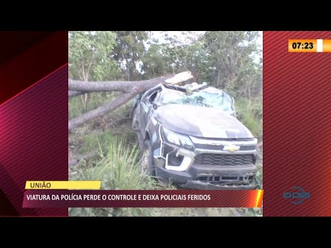 Dois PMs ficam feridos após viatura capotar e bater contra árvore 15 04  2021