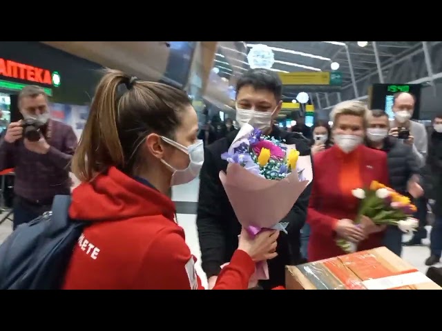 «Встречаем их с гордостью»: в казанском аэропорту приветствовали участников Паралимпийских игр в Пекине