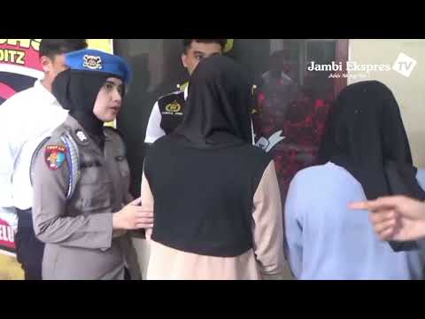 PEGAWAI RM AC ANDOENK GELAPKAN UANG UNTUK LIBURAN KE BALI 