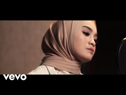 Salma Salsabil - Menghargai Kata Rindu (Official Lyric Video)