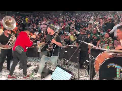 En El Radio Un Cochinero - Fuerza Regida - Topic  & Banda Territorial de Monterrey