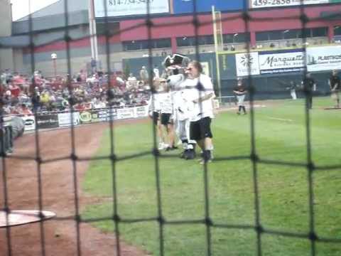 Erie Seawolves Thriller dance