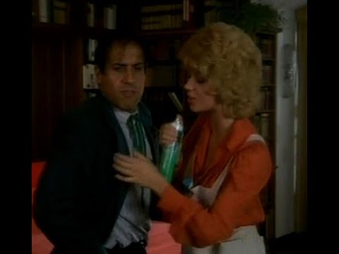 Comicità all'Italiana: Segni particolari Bellissimo - Fedora, la maniaca della pulizia