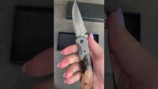 Lovecký zavírací damaškový nůž Dellinger Hunter Resin Wood.