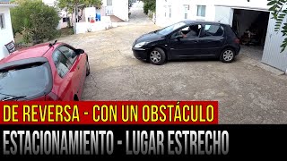 Estacionamiento en un lugar estrecho: en marcha atrás - con un obstáculo
