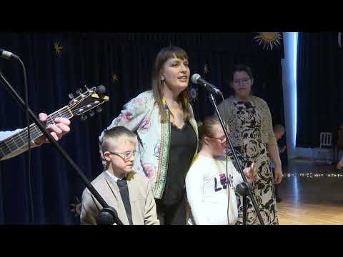 Hanka Wójciak and Jacek Długosz sang Christmas carols with the children from Chatka in Nowy Targ