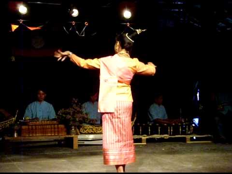 Lao Traditional Dance 2013 (ຟ້ອນລາວແພນ)