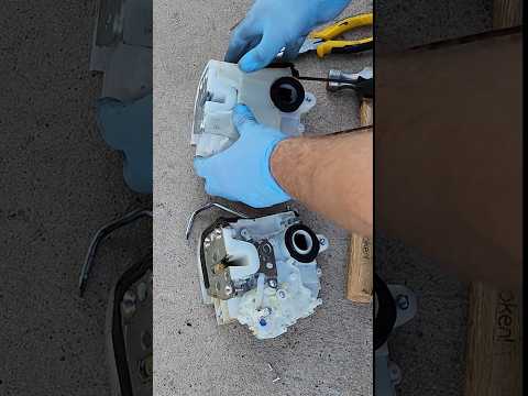 Change rear door lock actuator on a Honda CRV like a pro, 3 tips #automotivetips