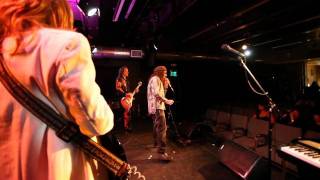 Led Zeppelin's Communitaction Breakdown performed by LED ZEPPLICA (bass demo from johnpauljoel.com)
