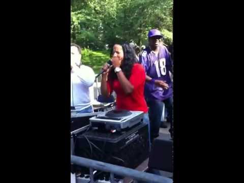 Groove Addix & Xaviera Gold  "You used to hold me" Live in Central Park