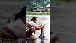 Download lagu Gadis Desa Tetap Cuci Baju Walaupun Hujan#viralvideo mp3