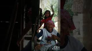 Download lagu Nenek 100 tahun main tiktok sama cucunya mp3