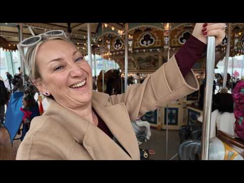 Walking the Brooklyn Bridge & Riding the Carousel in DUMBO 🇺🇸