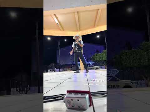 Yo sigo siendo el rey de cañas guanacaste yo soy joven soy Alejandro Leal cantante 