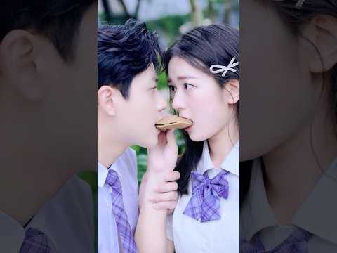 The Sweetest Bite... Even If It’s Stolen! 😆❤️#linhchihihi #messyclassroom #schoolcrush #schooldrama