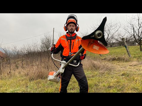 Stihl Fs 560 C-EM with brush knife working in the last days of 2020.( motocoasa cu cutit de desis )