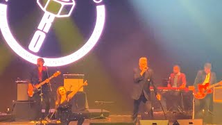 Alaska y Loquillo cantan juntos “ El Rey del Glam “