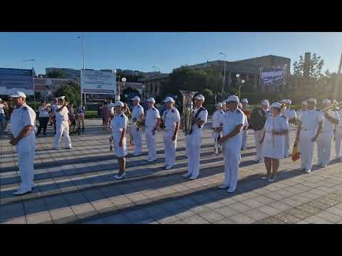 Fanfara Militara la Tulcea, pe Faleza, zona Casei de Cultura a Sinidcatelor. Military Fanfare Tulcea