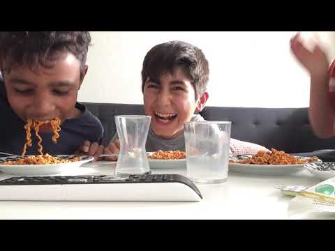 Spiser verdens stærkeste nudler!!! {samyang}