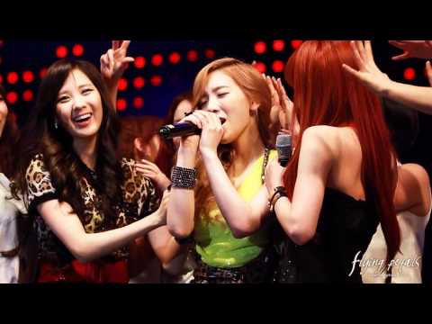 [Fancam] 120518 Taeyeon - Library @ Sungkyunkwan University Festival