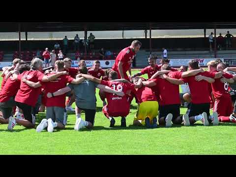 Fußball-Bayernliga 1860 Rosenheim Kreis nach dem Heimsieg gegen Gundelfingen